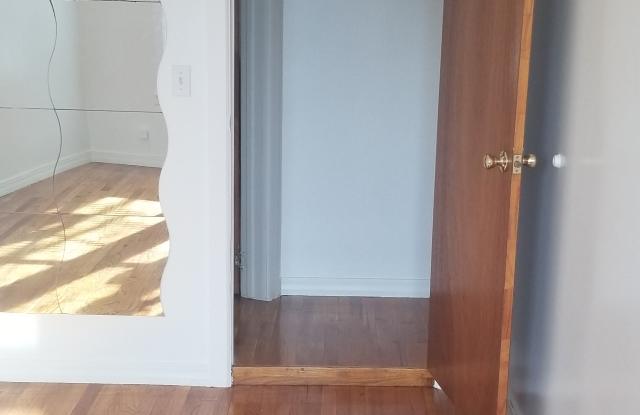 1001 Lincoln Place Gallery 4
