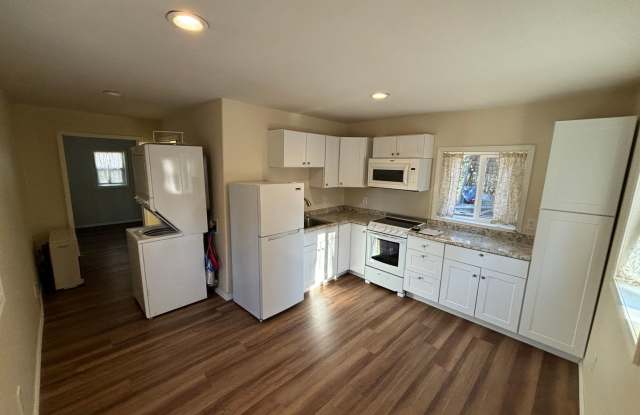 1 bedroom home in North Pole / Washer & Dryer in unit Gallery 3
