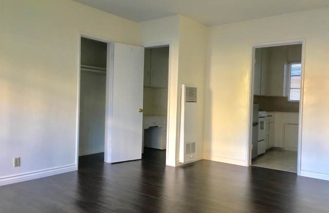 239 E. Cedar Avenue - B Gallery 3