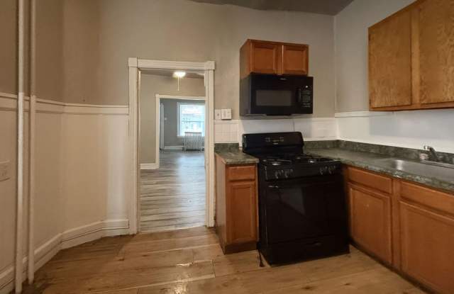 3BR Philadelphia Rowhome with Spacious Living Areas Gallery 4