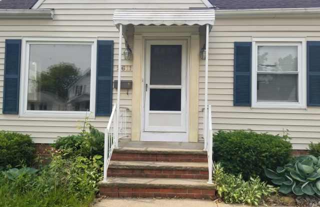 2611 Brookdale Ave photos photos