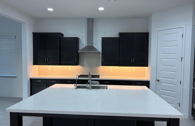 7710 W Crabapple Drive Gallery 1
