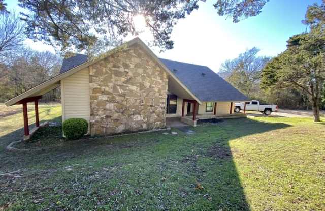 1814 West Pleasant Run Road - 1814 West Pleasant Run Road, DeSoto, TX 75115