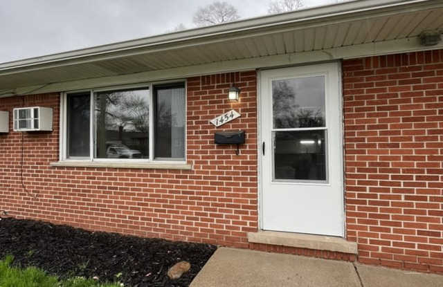 1454 Goddard Road photos photos