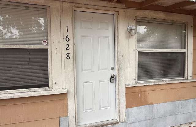 Remodeled 3/2 Childs Park Available Now ! Ask about move in specials! photos photos