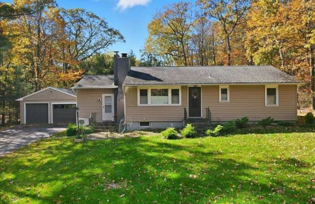 612 Prices Drive - 612 Prices Drive, Mountainhome, PA 18326