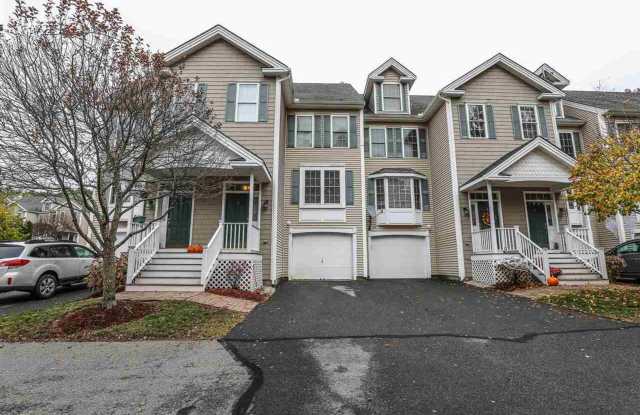 Beautifully and well maintained townhouse in desirable Georgetowne Condo Association. Gallery 1