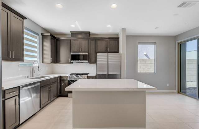 Stunning Summerlin Three Bedroom! Gallery 4