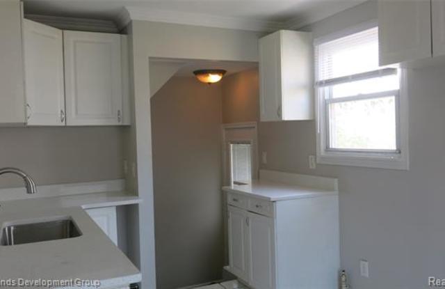 23035 NORMANDY Avenue Gallery 3