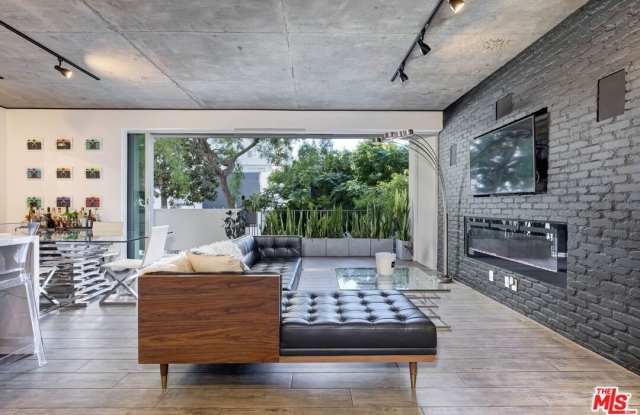 818 N Doheny Dr unit: 203 photos photos