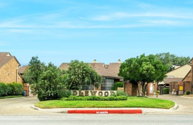 Charming 3- Bedroom Condo in Idlewood Community Gallery 1