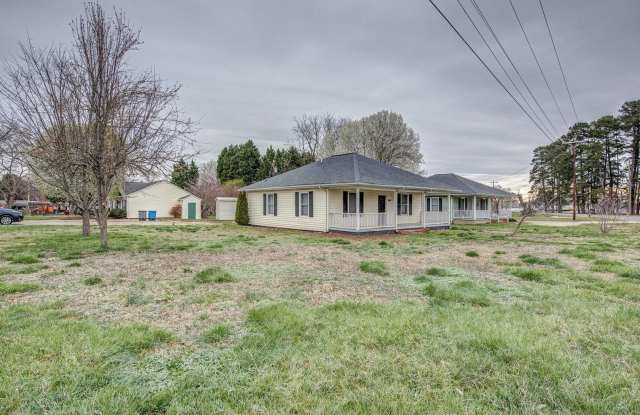 2 Bedroom 2 Full Bath in Belmont - 1640 Perfection Avenue, Belmont, NC 28012
