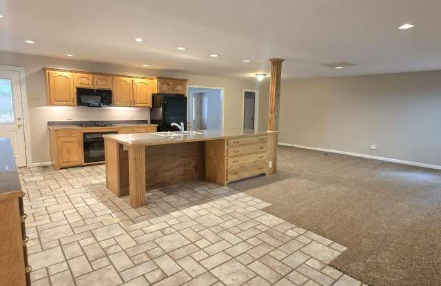 1700 Northwood Gallery 3