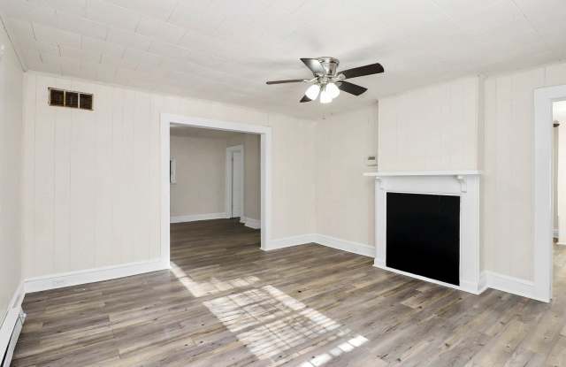 Adorable Two Bedroom Home! photos photos