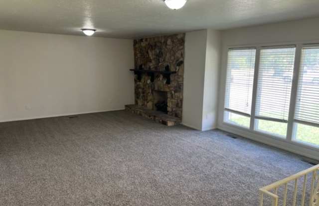 Beautiful home with large rooms and large windows, New carpet and paint throughout this 5000 Square foot home Gallery 3