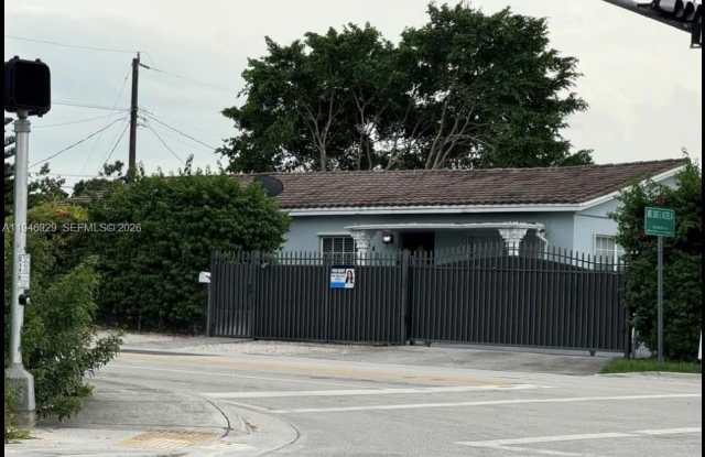 2400 SW 62nd Ave photos photos