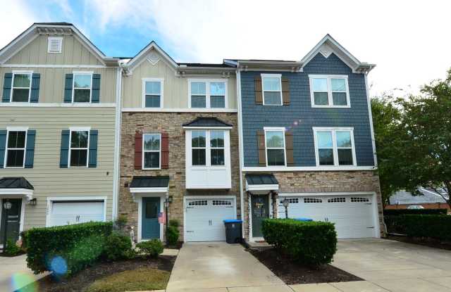 Newer Build just a few miles from Oceanfront! Gallery 1