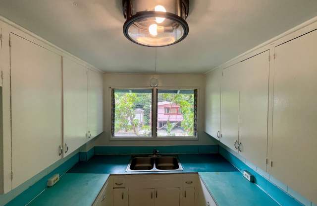 Beautifully Updated, Charming, Spacious Home and Cozy Home. Gallery 3