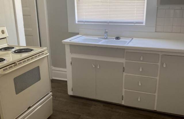 Cute 2 bedroom 1 bath Gallery 4
