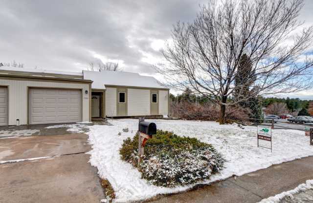 Unique, Rustic, and Spacious Living! Walk Downtown! 3BD/2BTH - HUGE YARD photos photos