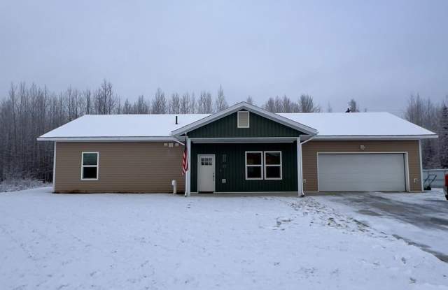 Beautiful 3-Bedroom, 2-Bath Home in North Pole / 2-Car Garage  Pet Friendly! - 2772 West First Avenue, North Pole, AK 99705