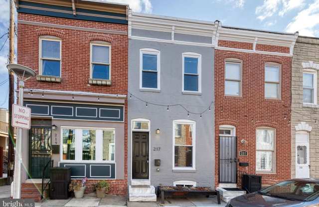 Ideally located 3bd 2bth home within walking distance of Johns Hopkins Hospital, acclaimed neighborhood restaurants, and the open green spaces of Patterson Park photos photos