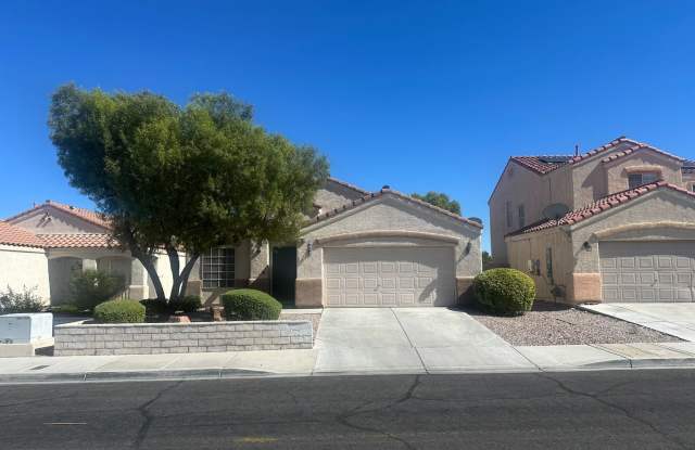 NW!! Single Story Home!! No Carpet!! Pot Shelving!! Ceiling Fans T/O!! Green Grass in Back yard!! photos photos