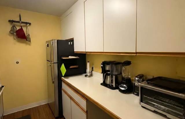 Furnished 1-Bedroom at Brook House – Balcony, Separate Dining Area & Flexible Lease Terms Gallery 4
