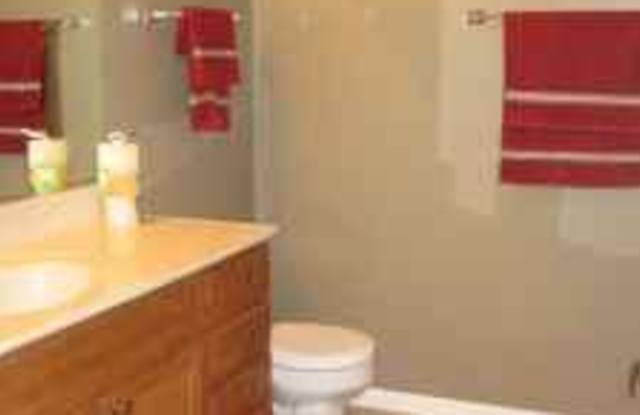 3228 N. Kilbourn #6 Gallery 4
