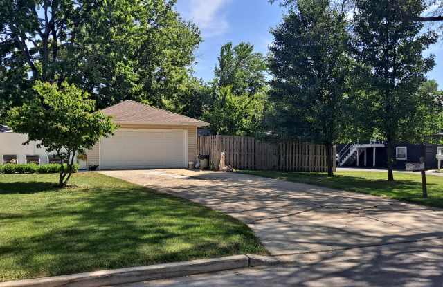 2919 Cardinal Dr - 2919 Cardinal Drive, Rolling Meadows, IL 60008