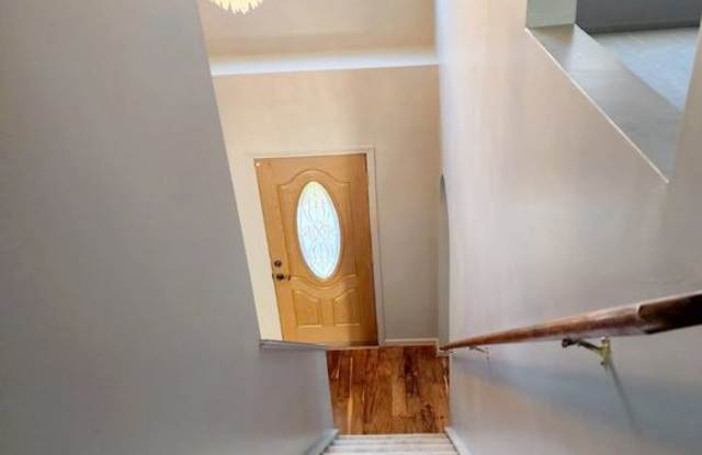 65 Simsbury Court Gallery 3