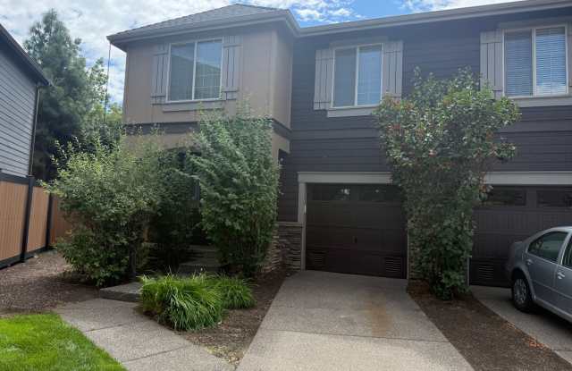 Beautiful 3 Bed/2.5 Bath Two-Story Duplex in NW Bend - Schaeffer Drive photos photos