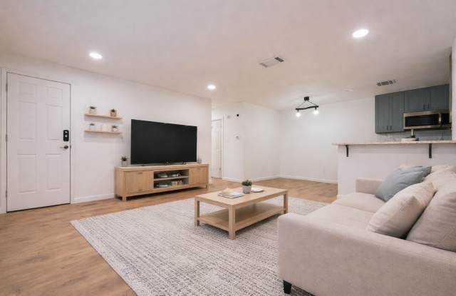 1815 Gracy Farms Lane photos photos