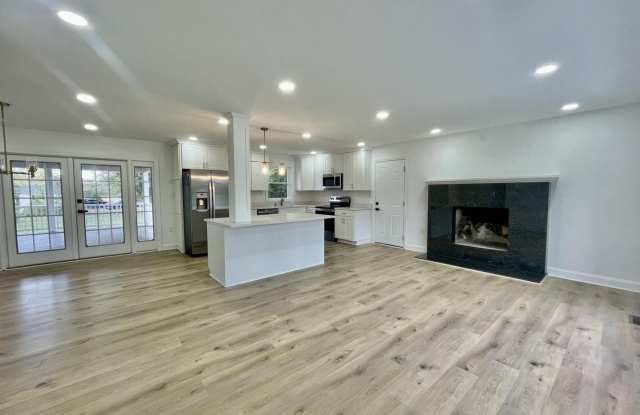 313 WINDSOR CT Gallery 4