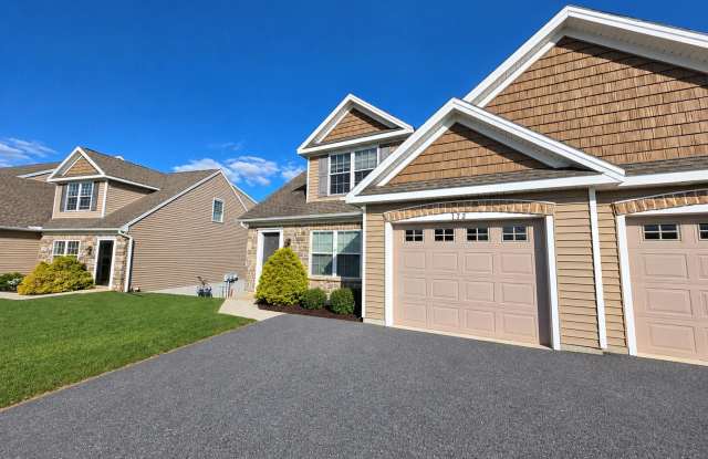 Beautiful 3 Bedroom Townhome in New Community! Gallery 1