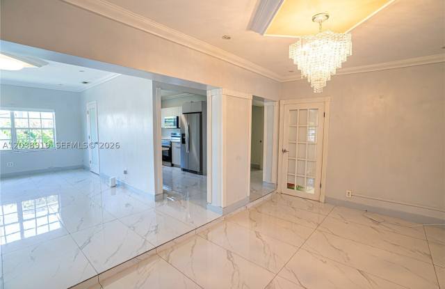 16990 NE 5th Ct Gallery 3