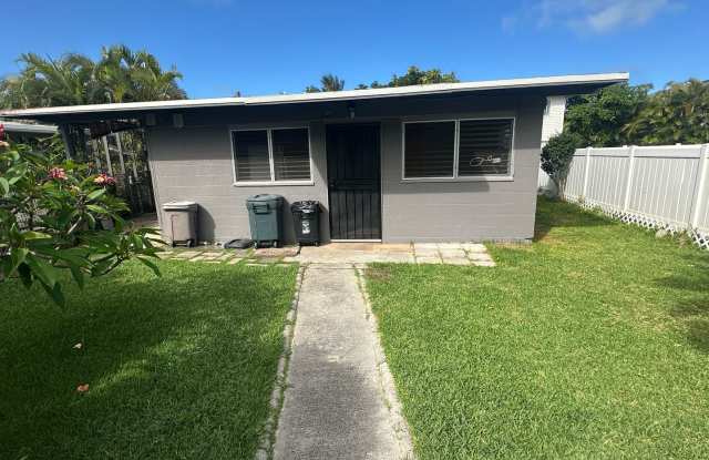 Dog Friendly 2 bedroom 1 bath Stand alone Cottage with study den in Kailua photos photos