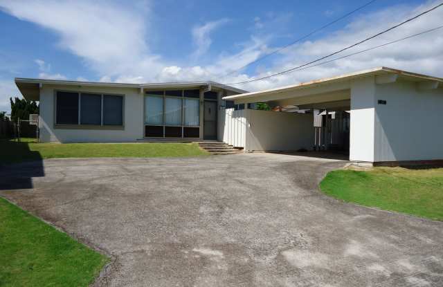 Pearl City single level 3 Bedroom, 1.5 Bath, 2 Car Caport Gallery 1