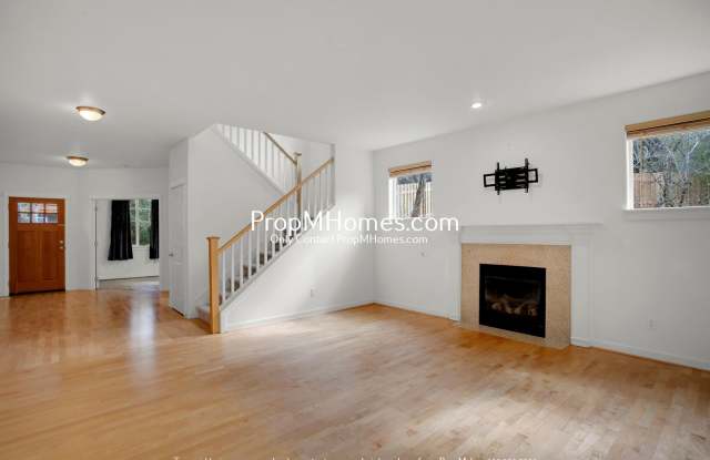 Spacious Bull Mountain 4 Bedroom Home - Huge Yard! photos photos