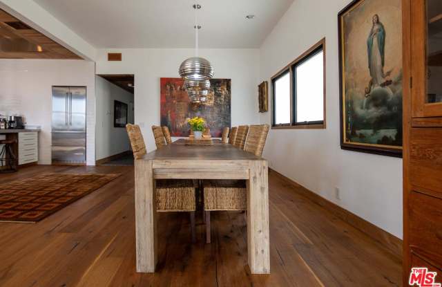 15 VOYAGE Street Gallery 4