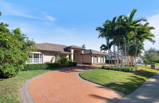 8281 SW 84th Ter photos photos