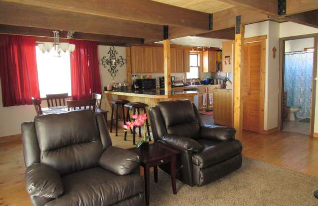 Charming Granby Home, Available October 1st! Gallery 4