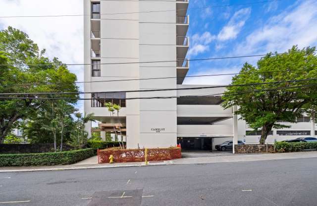 Pet-Friendly Makiki Rental at The Camelot | Pool, Fitness Center, Cable, Water & Sewer Included! Gallery 2