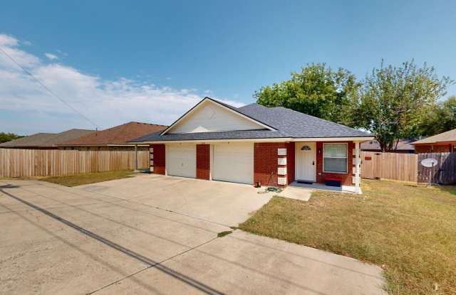 2 WEEKS FREE RENT + $1,295 + EVP FLOORING IN NOLANVILLE! Gallery 4