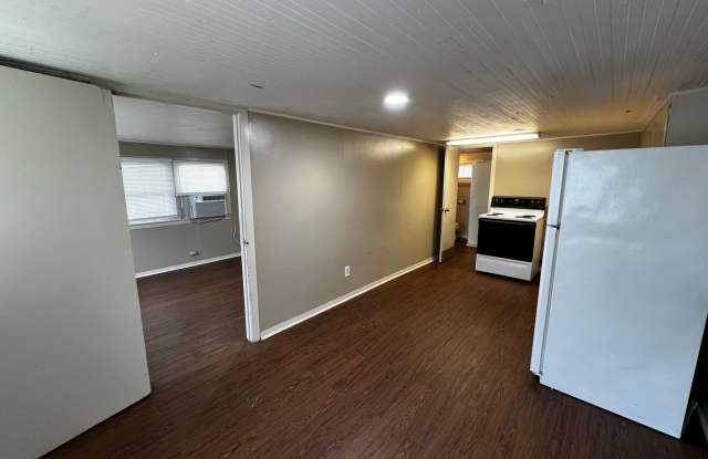 One Bedroom Near UL Gallery 4