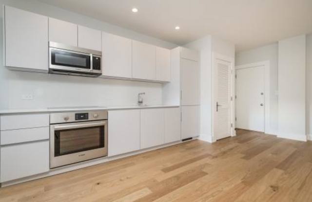 122 Highland Gallery 2