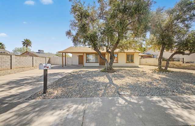 Beautiful 3 Bedroom Home with Large Grass Yard photos photos