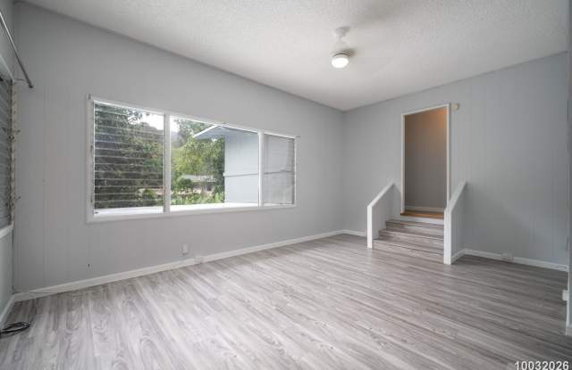 Recently Renovated 2BR/1BA/2 tandem PKG (covered & uncovered) in Kalihi Valley! Gallery 4