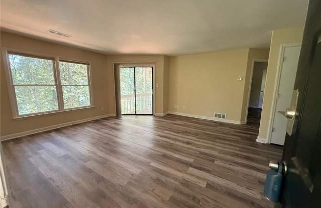 1580 Oakpointe Drive SW Gallery 1