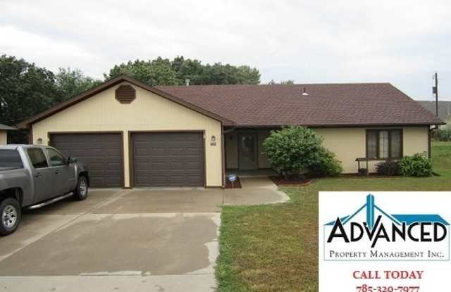 3 Bedroom 2 Bath - Right Outside Fort Riley! photos photos
